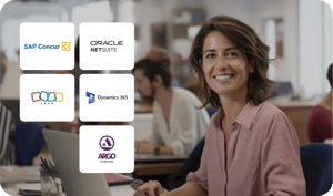 Ejecutiva trabajando en laptop con logotipos de SAP, Dynamics 365 y Argo, representando integración de Clara con sistemas ERP
