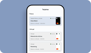 Vista de la aplicación de Clara en un smartphone, mostrando tarjetas físicas y virtuales activas con saldos disponibles